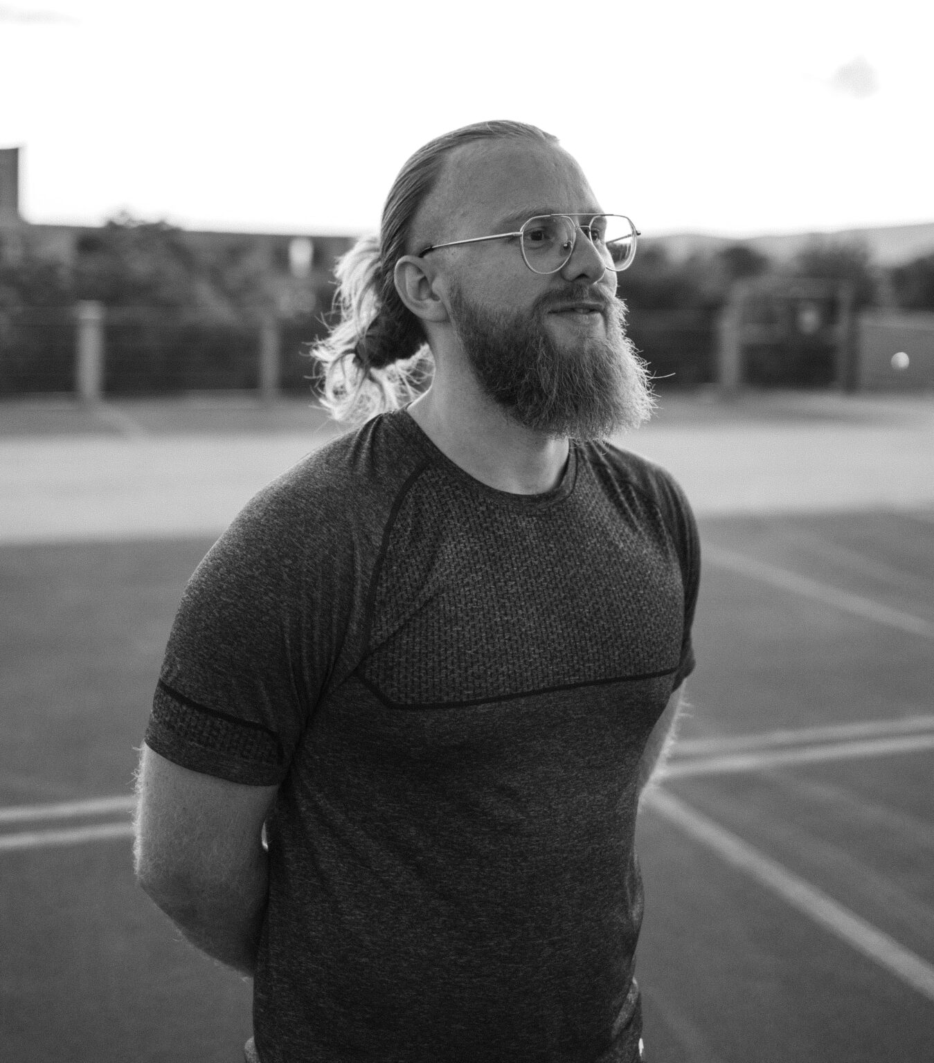 Schwarzweiß-Porträt von Matthäus, Personal Trainer und Ernährungsberater in Frankfurt am Main